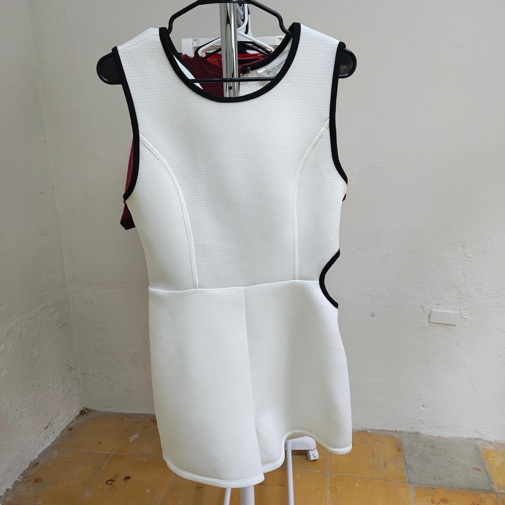 BCBGeneration Womens White Black Cutout Sleeveless Romper Size 8